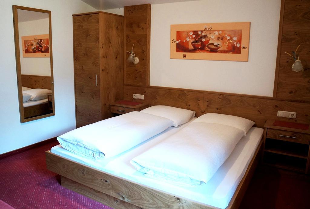 Roasnerhof Apartman Finkenberg Szoba fotó